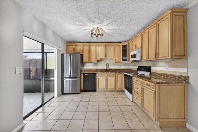 Building Photo - 5612 SE Riverboat Dr