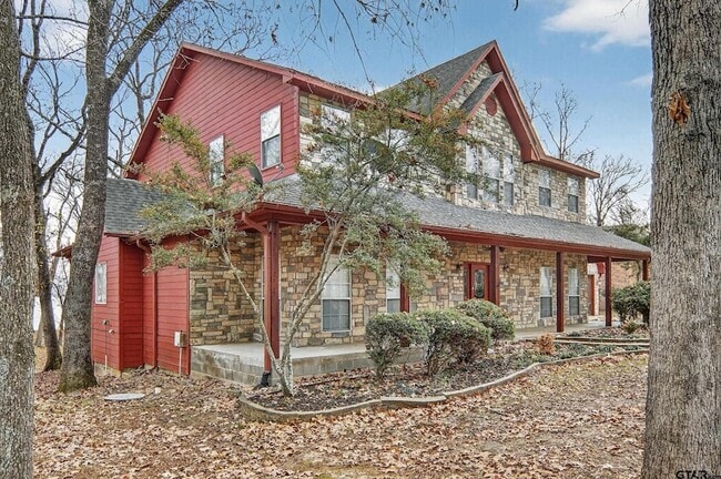 Building Photo - 643 Private Rd 7330