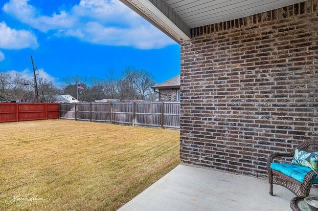 Building Photo - Fully Furnished: Lucien Fields South Shreveport