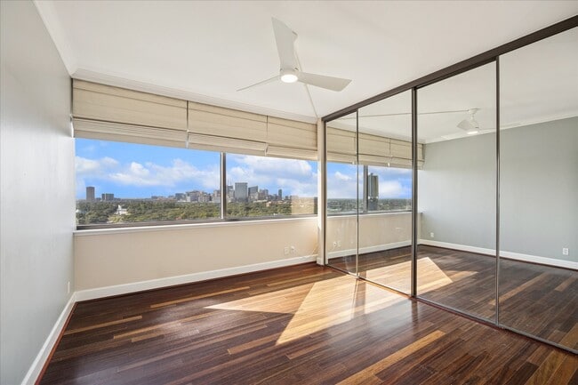 Building Photo - 5000 Montrose Blvd