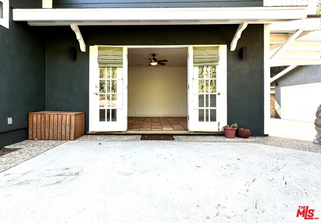 Building Photo - 2401 Olive Ave