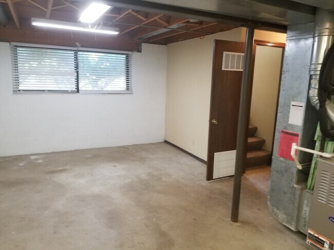 Building Photo - ONLY Showing this House May 12th  between ...