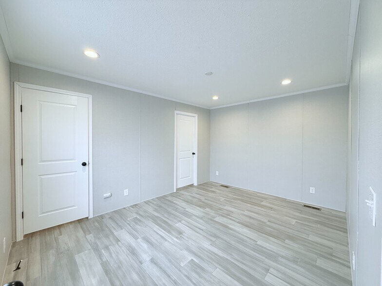 Building Photo - 52962 N Yorktown Ct