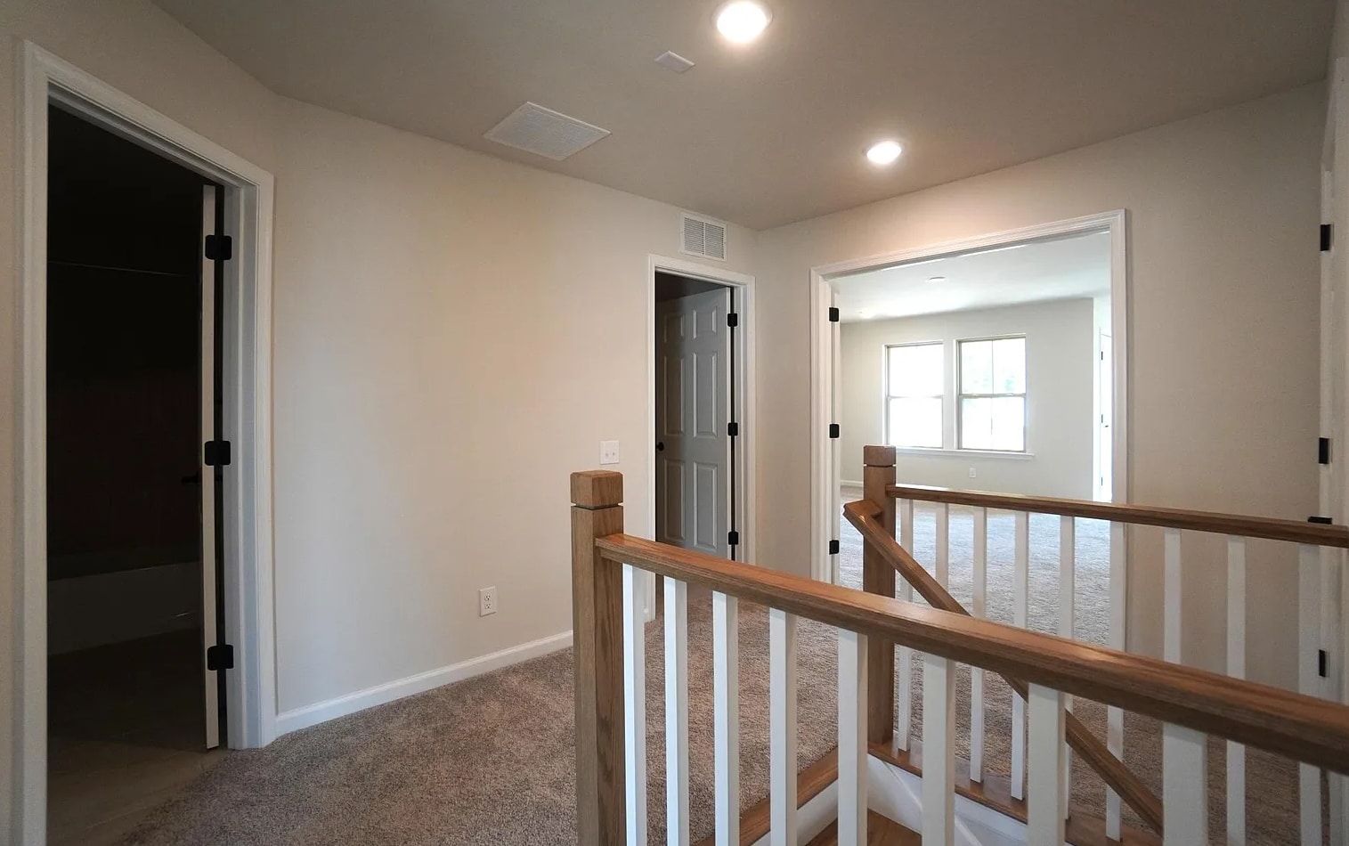 Building Photo - 612 America Dr