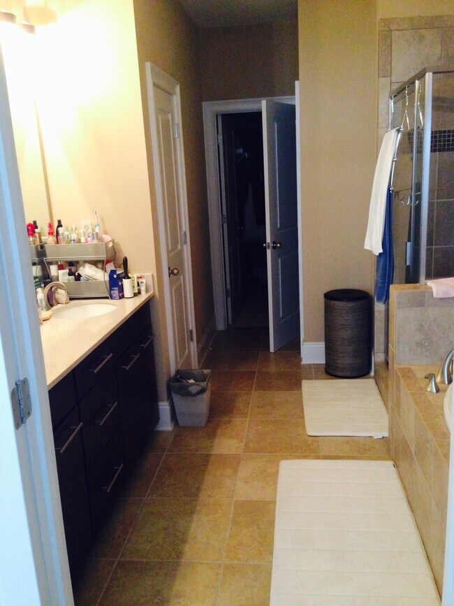 Building Photo - 210 Alderwood Point