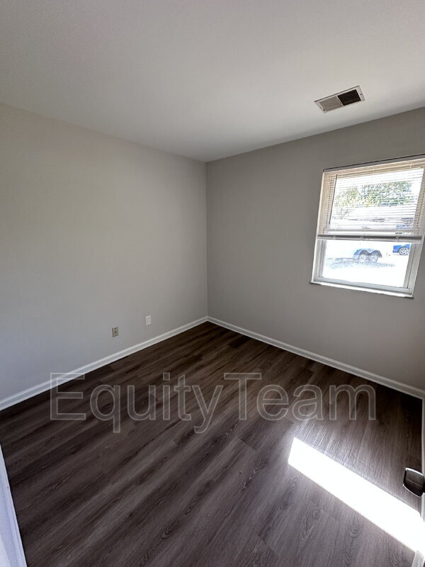 Building Photo - 238 Diston Ln