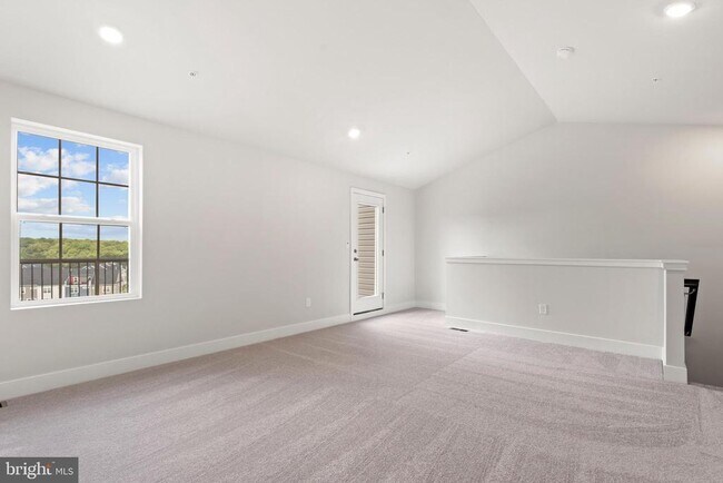 Building Photo - 518 Downswing Rd
