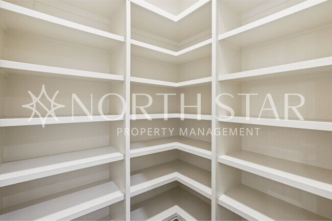 Building Photo - Luxury Living in the Heart of Lake Oswego: Stylish 3-Story Townhouse