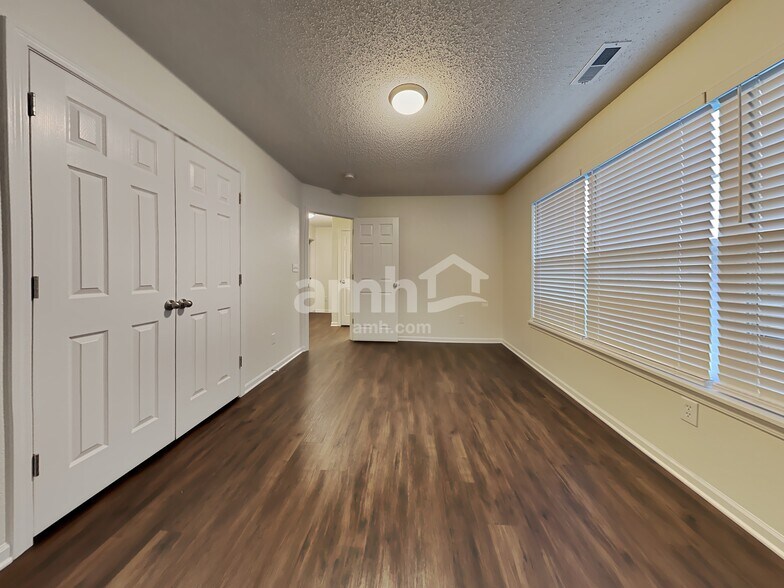 Building Photo - 15532 Outside Trail