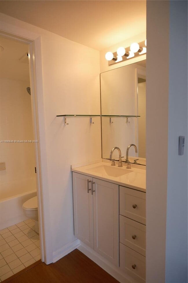 Building Photo - 2756 Day Ave