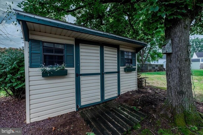 Building Photo - 211 Caravan Dr