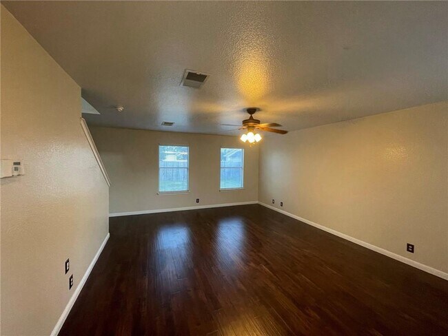 Building Photo - 102 Brentwood Dr