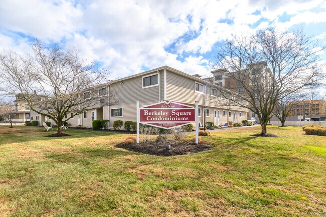 Building Photo - 7 Arch St