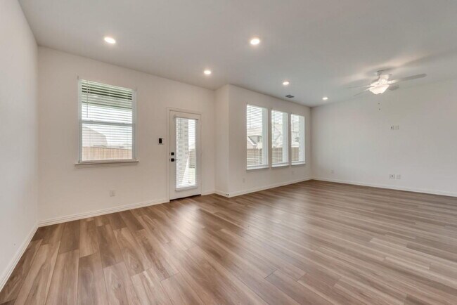 Building Photo - 2404 Swallowtail St