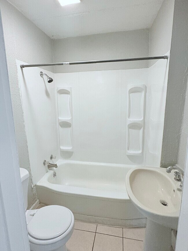 Building Photo - Lovely 3 beds 1 bath in Columbus