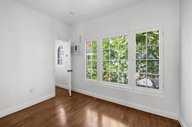 Building Photo - 647 N Spaulding Ave
