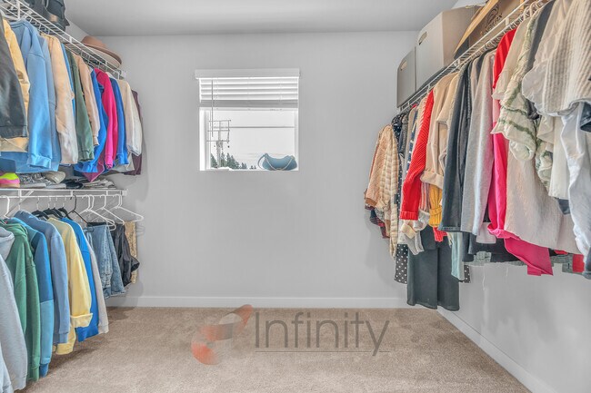 Building Photo - 8943 SW Vermillion Dr