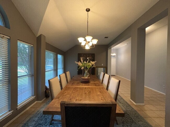 Building Photo - 2818 Pecan Meadow Dr