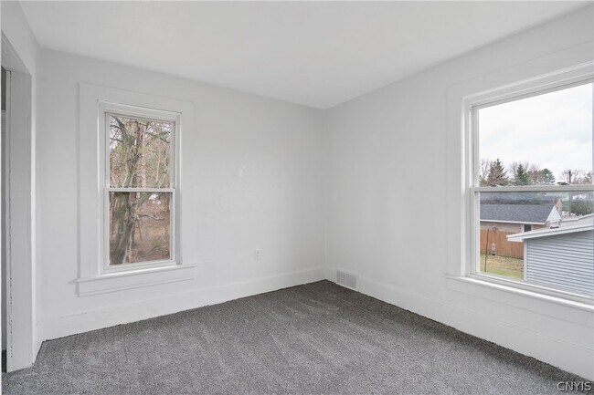 Building Photo - 409 N 6th St