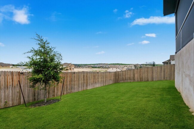 Building Photo - Elegant Living with Space to Spare | 4 Bed • 3.5 Bath