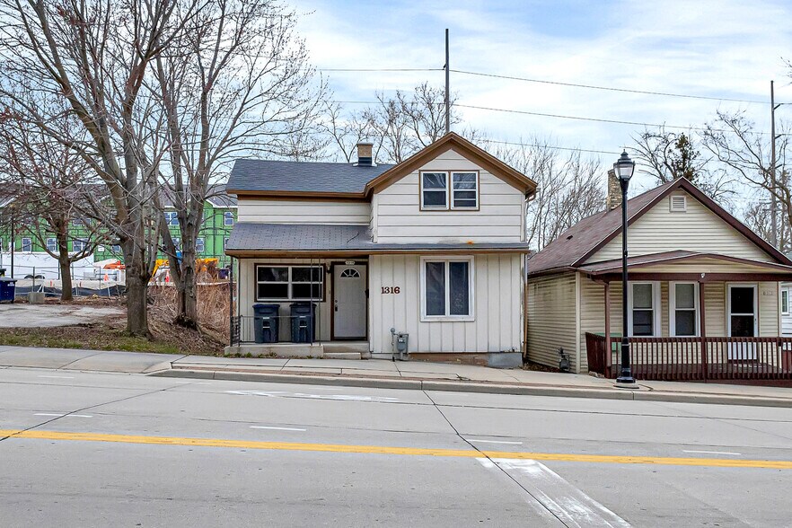 Primary Photo - 1316 Indiana Ave