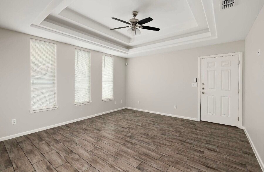 Building Photo - 1404 Alta Vista Dr