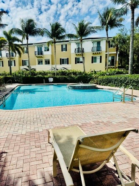 Building Photo - 556 NW 39th Cir