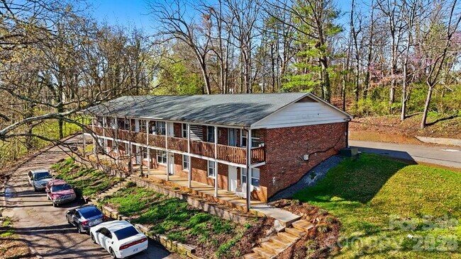 Building Photo - 2 bedroom and 1 bath apartment