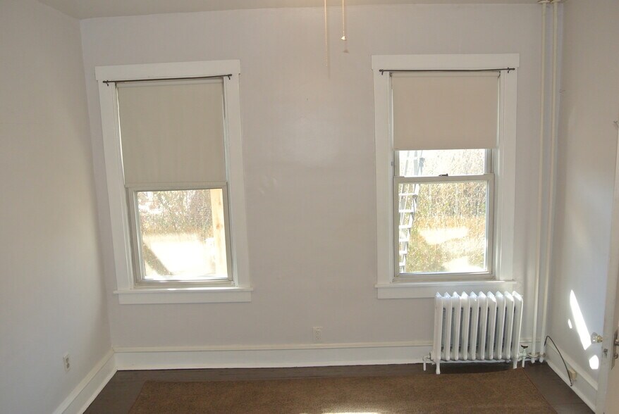 Building Photo - 328 High Street