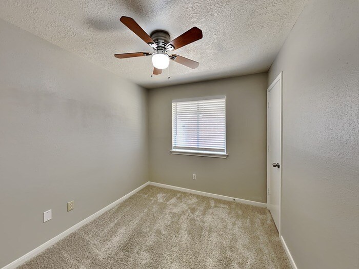 Building Photo - 2419 Sherwood Hollow Ln