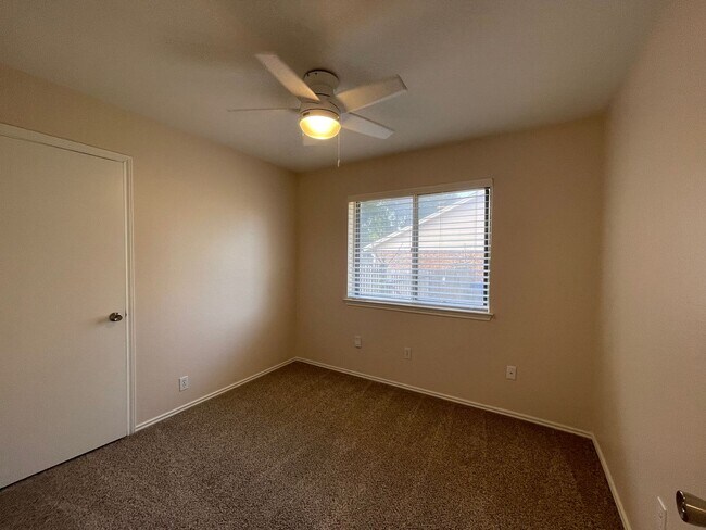 Building Photo - Fully remodeled 3 bedroom duplex for rent in Euless!