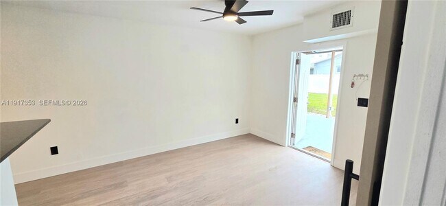 Building Photo - 1540 NE 118th St