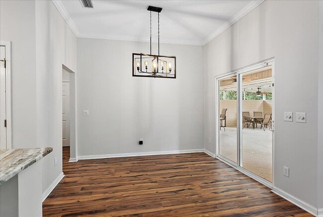 Building Photo - Beautiful Pool Home in highly desired Osprey Pointe!