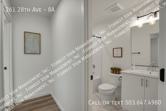 Building Photo - 261 SE 28th Ave