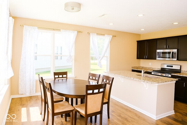 Building Photo - 2327 Creekland Dr