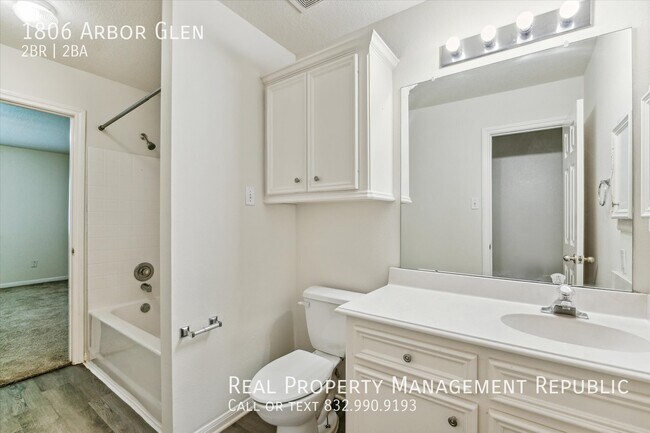 Building Photo - 1806 Arbor Glen