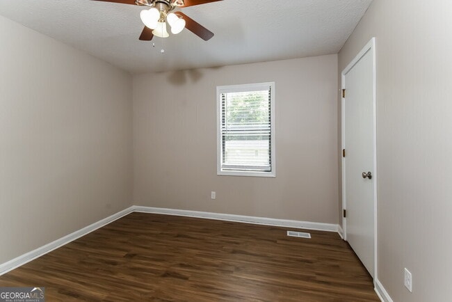 Building Photo - 1012 Hicksmil Dr SW