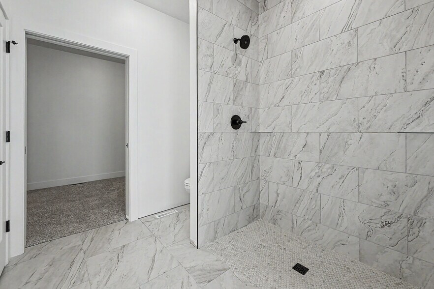Building Photo - 1326 Heights Ct