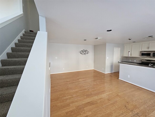 Building Photo - 1271 W 17th St