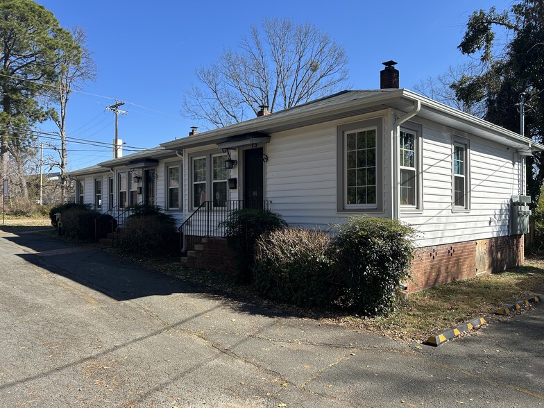 Private,small 3-plex in safe neighborhood - 415 Charlotte Ave