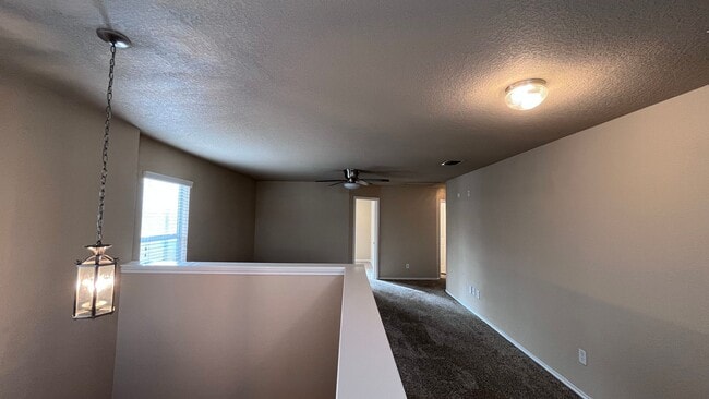Building Photo - * Make this spacious home in Helotes off B...
