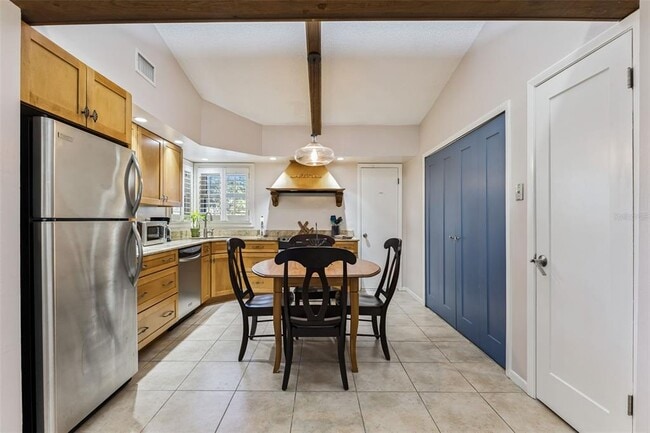 Building Photo - 116 Willow Ave