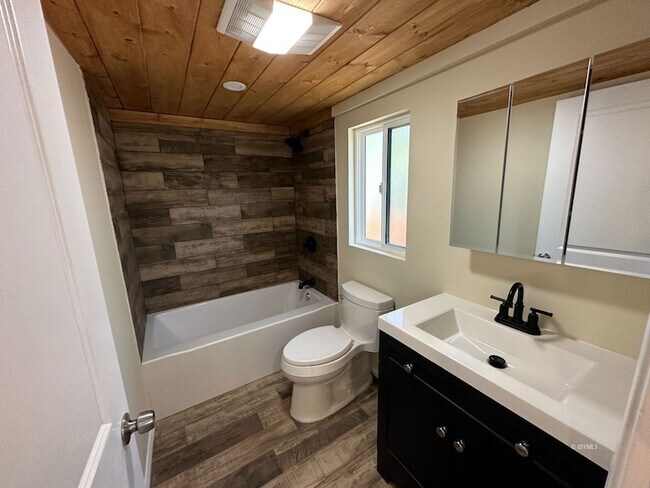 Building Photo - 52800 Sugar Pine Dr