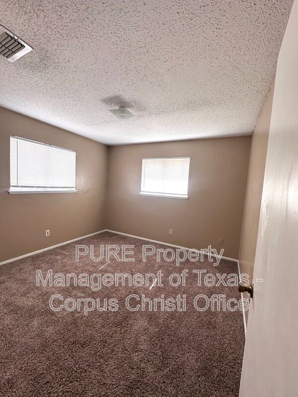 Building Photo - 421 Antares Dr