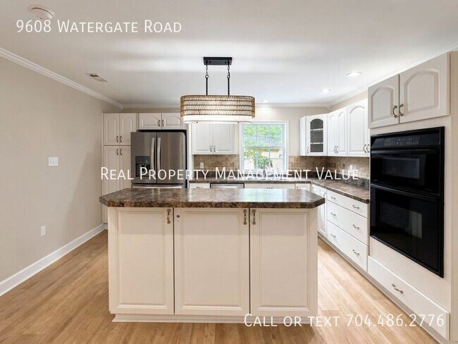 Building Photo - 9608 Watergate Rd