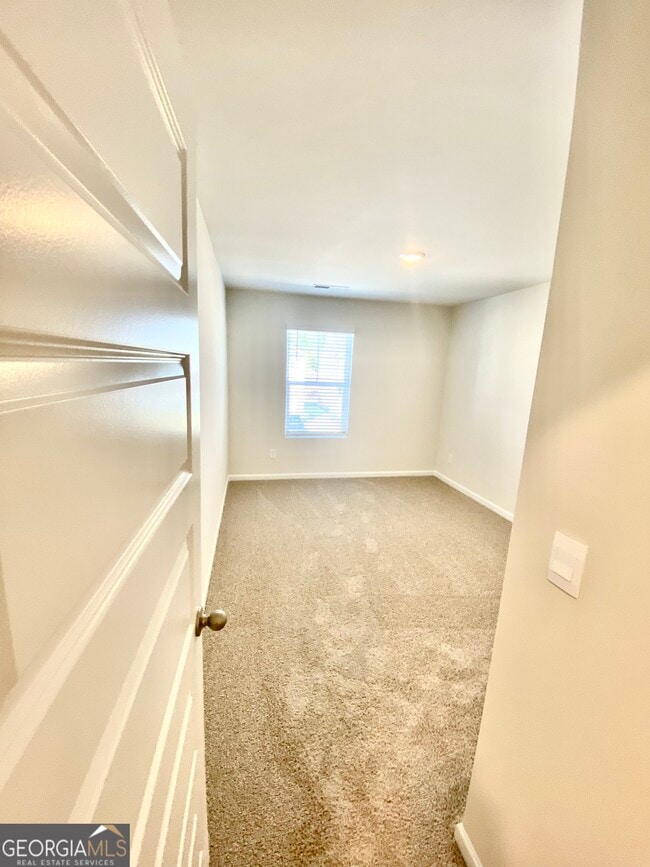 Building Photo - 256 Lauritsen Way