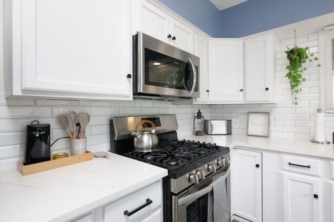 Building Photo - 415 Short St