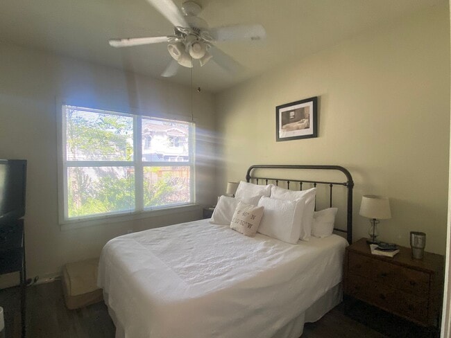 Building Photo - Pleasanton, Charming Downtown Living, Walk to Main St. 3 bed / 1 bath – Large Yard! Great schools