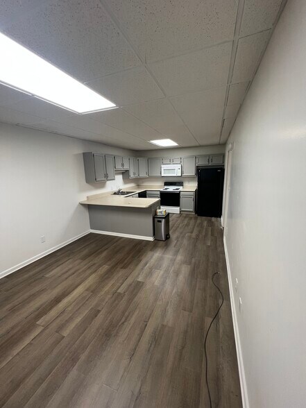 Building Photo - 301 Cypress St