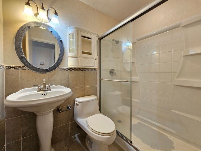 Building Photo - 602 Del Mar Dr